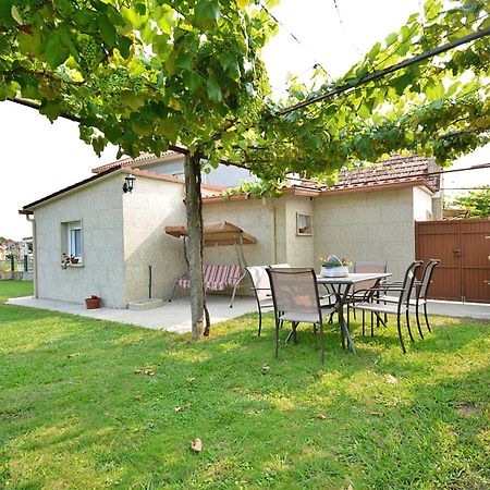 Galihost - Casa Con Jardin En Pontevedra Villa Bagian luar foto